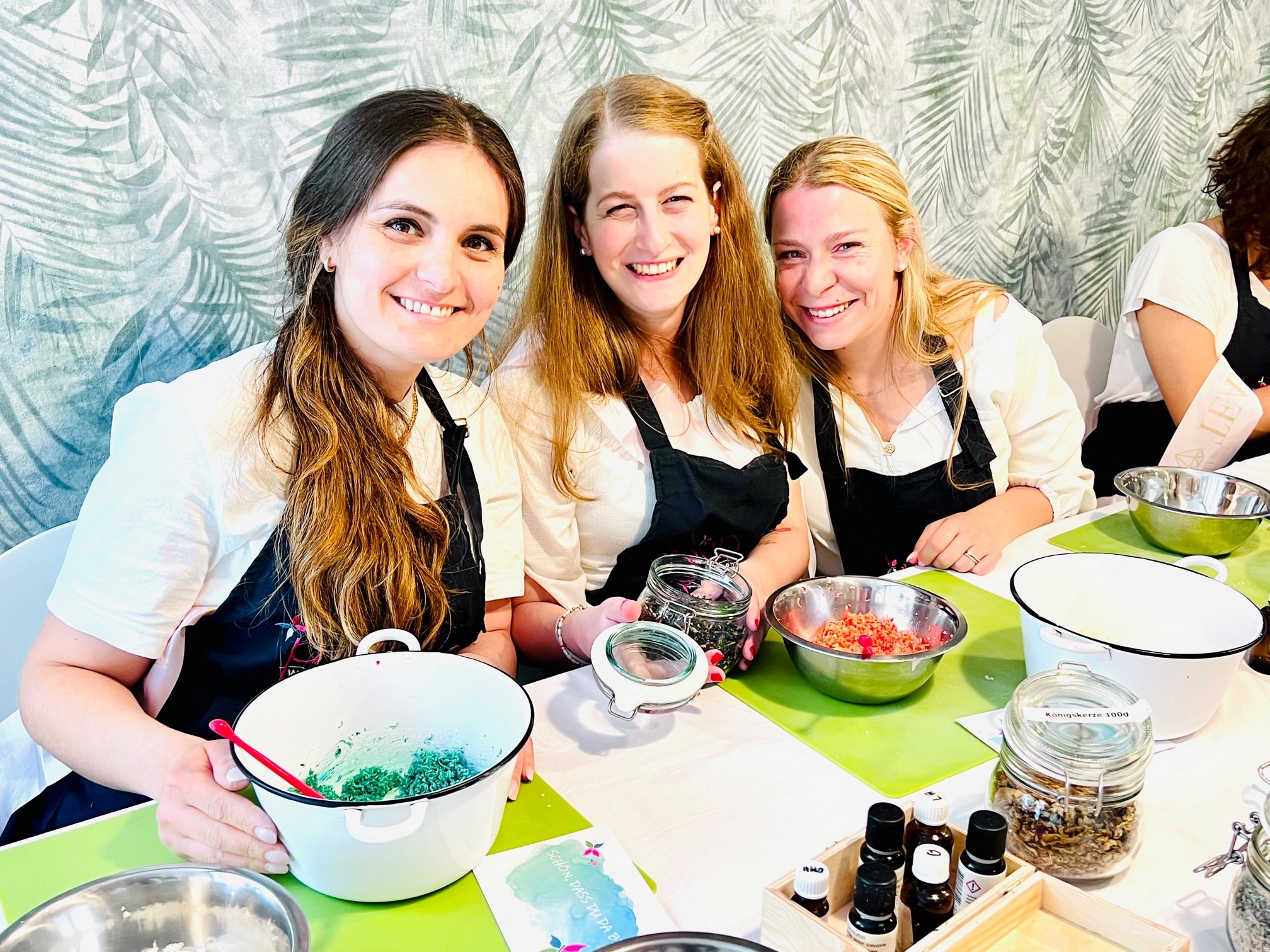 Frauen beim Papijo Seifenworkshop